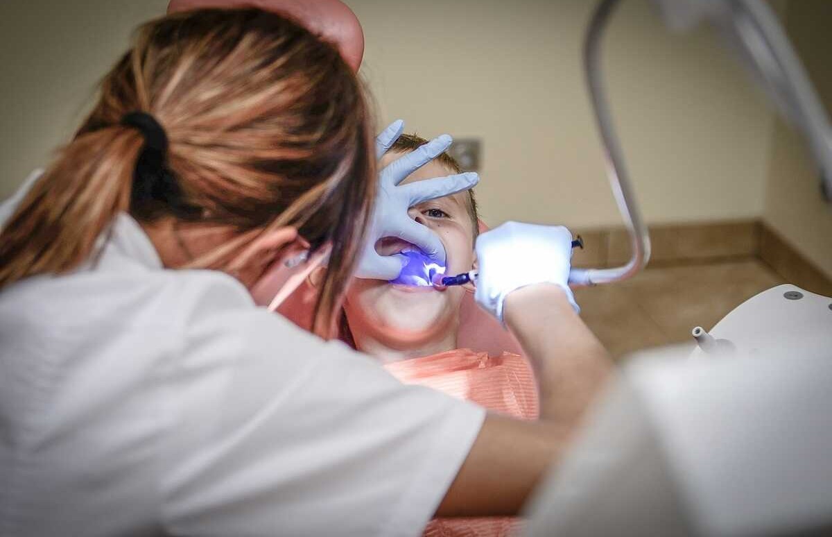 ¿El seguro dental cubre tratamientos en los que se requiera de un anestesista?