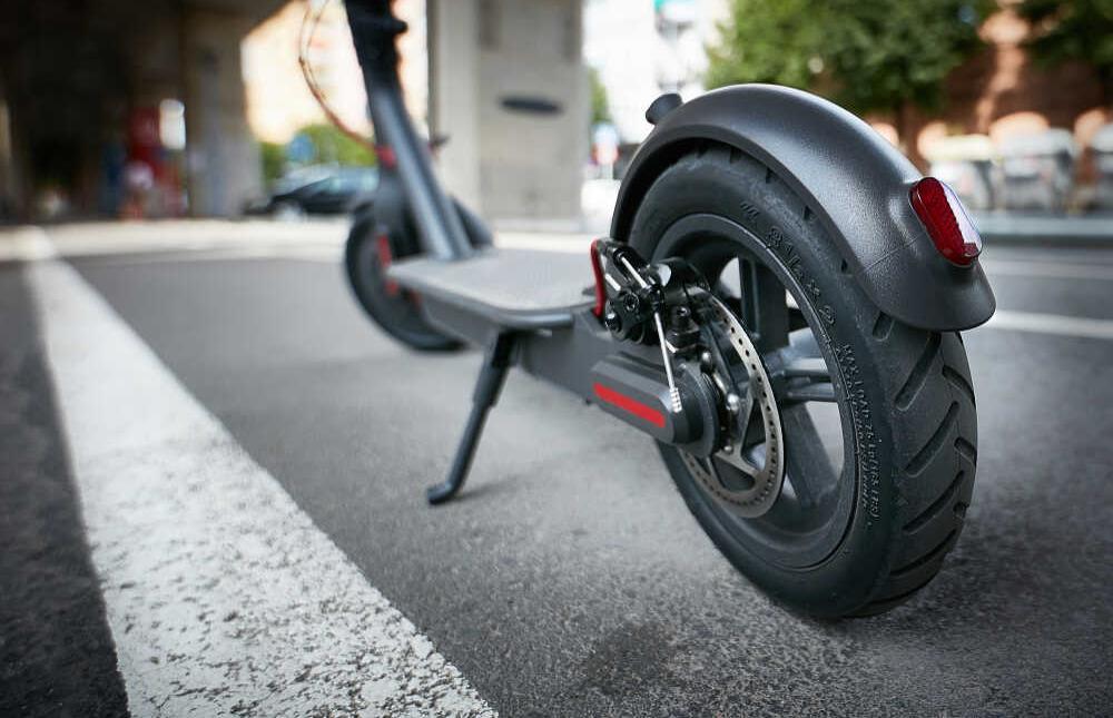 ¿Puedo circular en patinete eléctrico por carretera?